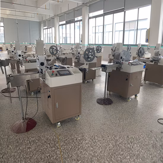 Máquina de corte ultrasónico para etiquetas de tela de prendas